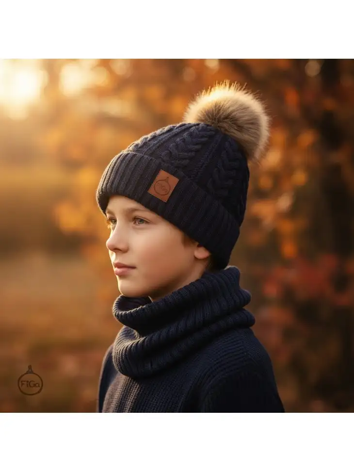 Zestaw Czapka Pompon i Komin 100 % - Merino Jesień/Zima - Granatowy Zestaw Czapka Pompon i Komin 100 % - Merino Jesień/Zima - Granatowy